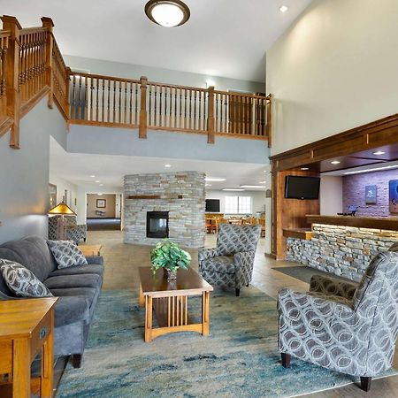 Quality Inn & Suites Fort Madison Near Hwy 61 Bagian luar foto