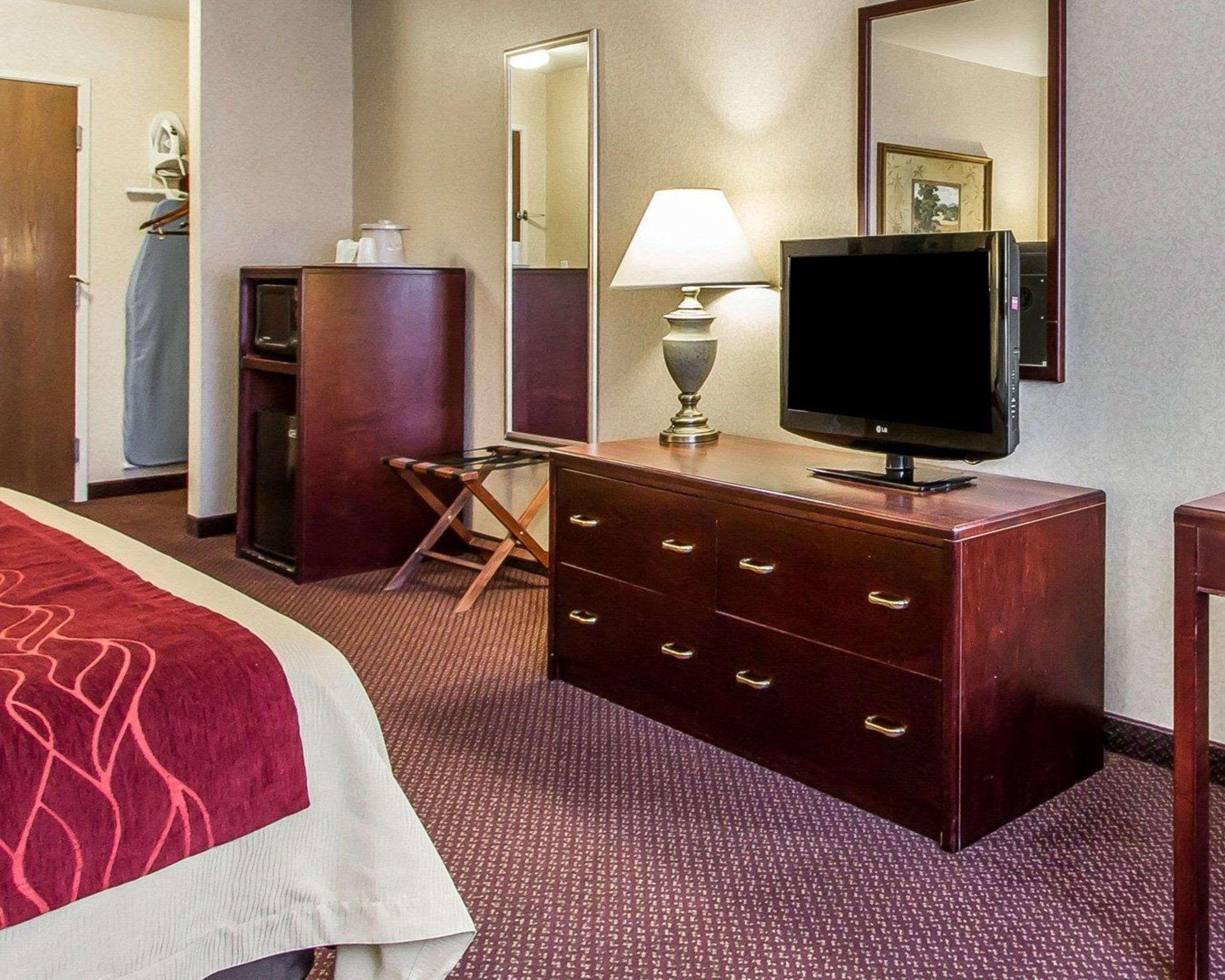 Quality Inn & Suites Fort Madison Near Hwy 61 Bagian luar foto