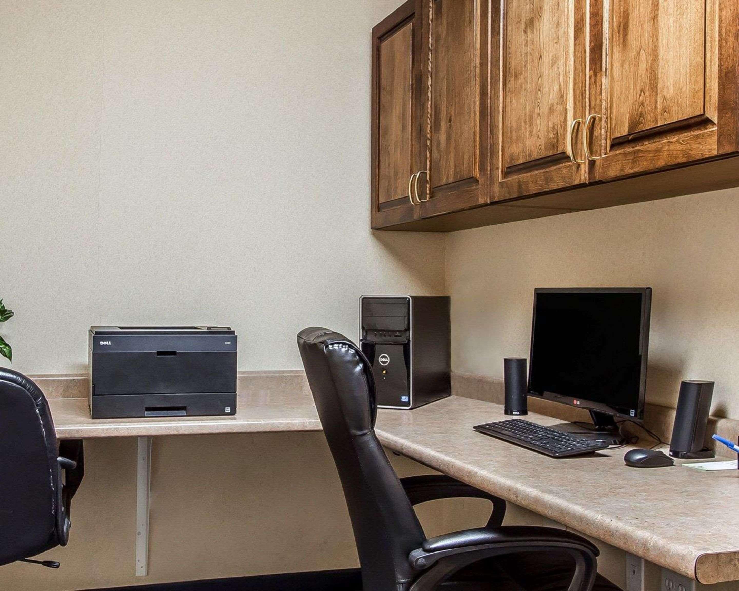 Quality Inn & Suites Fort Madison Near Hwy 61 Bagian luar foto