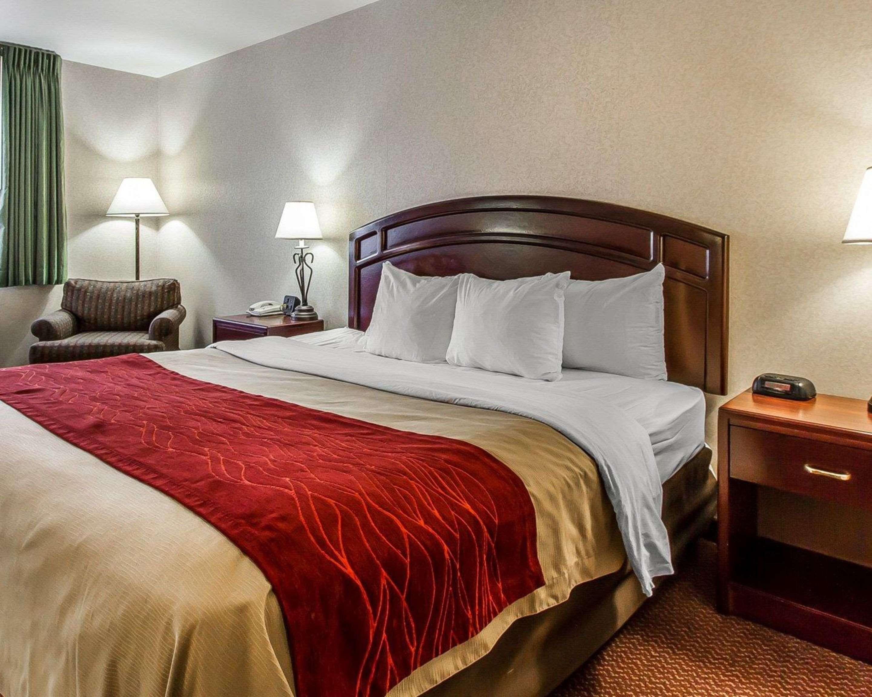 Quality Inn & Suites Fort Madison Near Hwy 61 Bagian luar foto