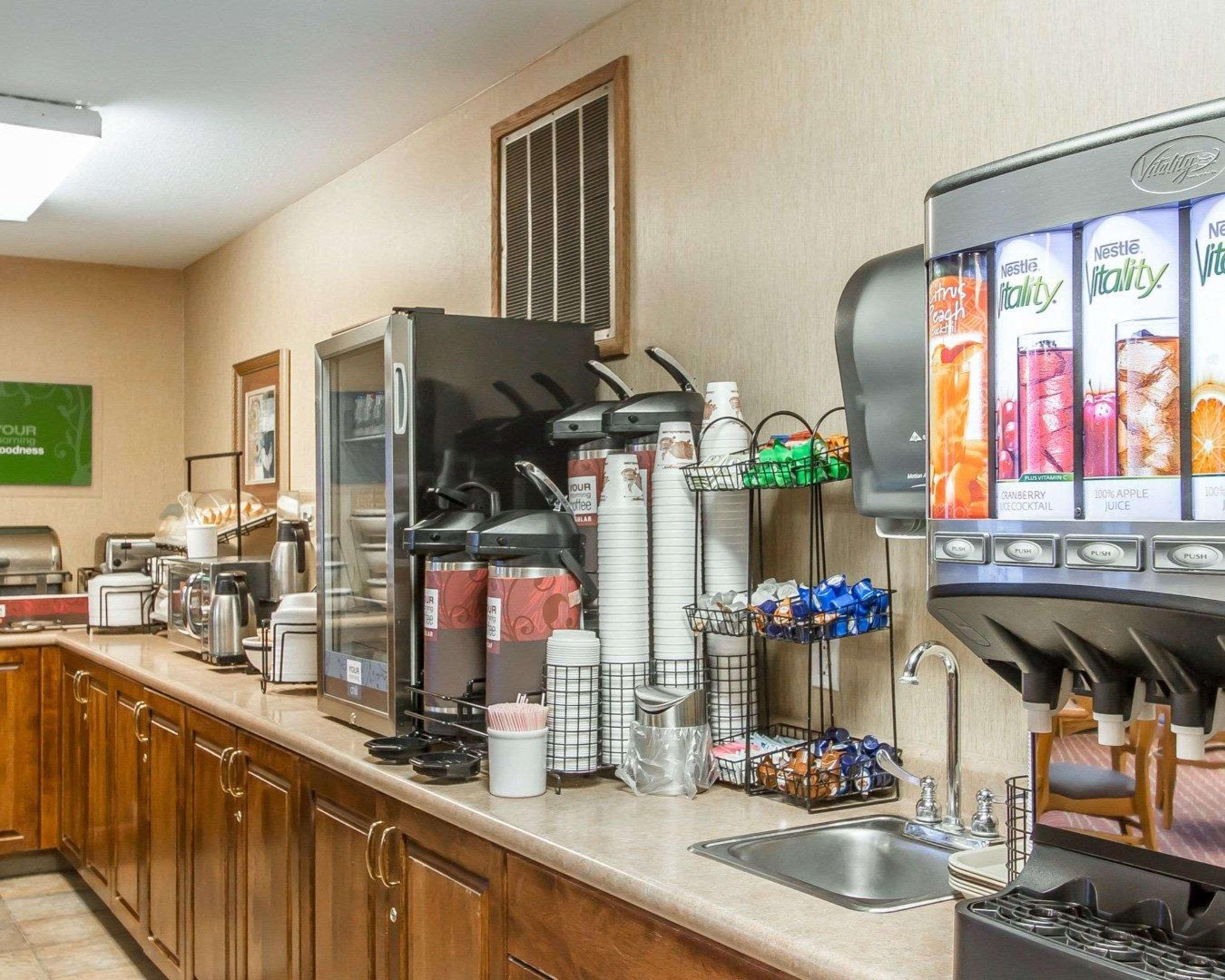 Quality Inn & Suites Fort Madison Near Hwy 61 Bagian luar foto