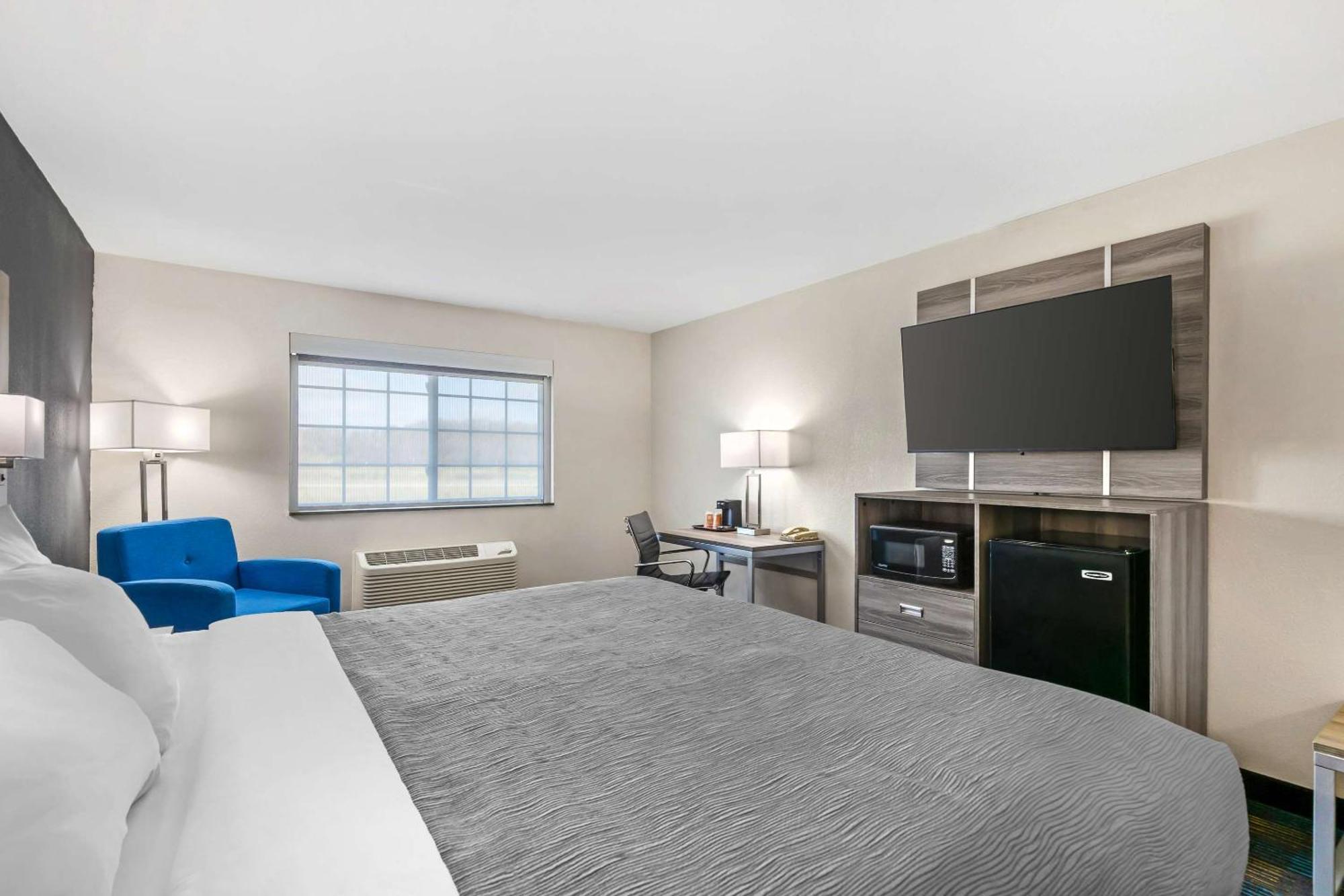 Quality Inn & Suites Fort Madison Near Hwy 61 Bagian luar foto